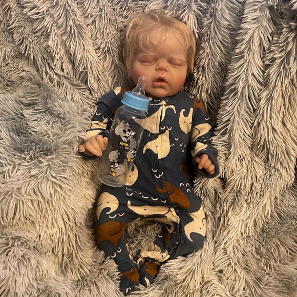 Reborn Caucasian Sleeping Blonde Baby Boy Doll and Accessories (NWT) - Picture 5 of 12
